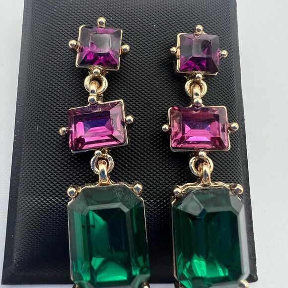 Elegant Gold and Green Drop Earrings - Picture 2 of 3